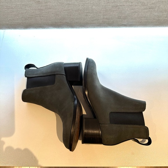 RAG & BONE CHELSEA WALKER GRAY SUEDE BOOTIE • size 36 - Picture 3 of 6